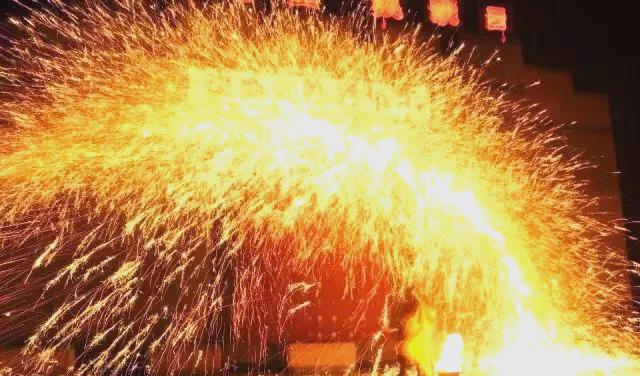 打树花：传统技艺的璀璨与困境